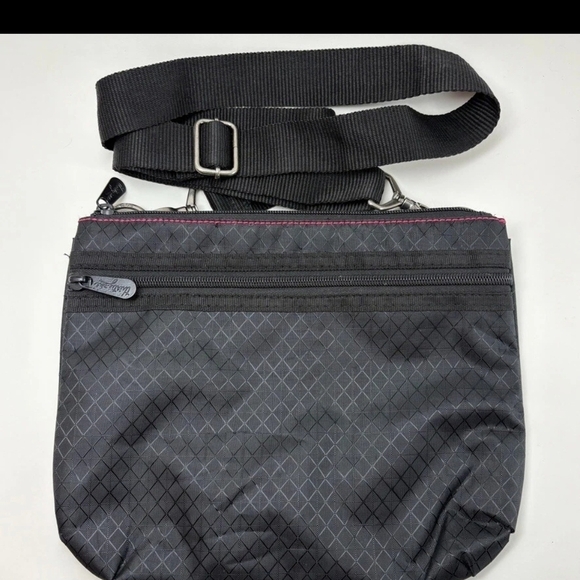 thirty-one Handbags - Thirty-One Black and Pink Crossbody Bag